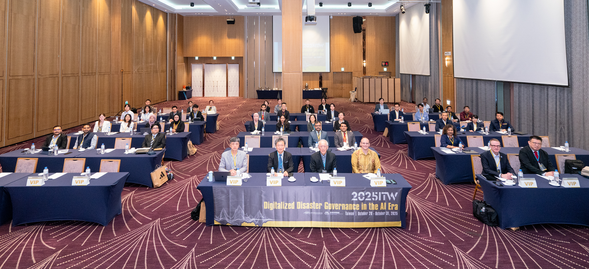 來自14國35位人員參加「2025國際防災創新研習營: AI世代下數位化防災治理」開幕典禮