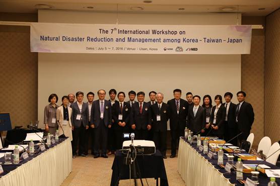 與日本NIED及韓國NDMI透過台日韓三邊國際研討會進行台日韓交流