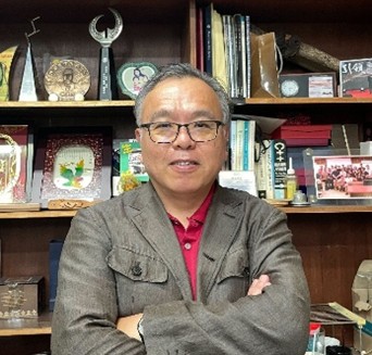 吳逸民