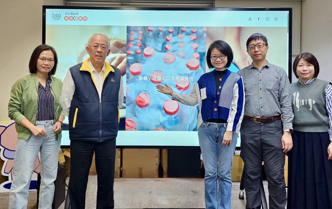 圖2 「具包容性的撤離與收容評估系統」榮獲2026年聯合國支持的「無障礙計畫」(Zero Project)獎。 開發團隊成員(左起):許秋玲、陳宏宇主任、李香潔組長、廖楷民、楊惠萱