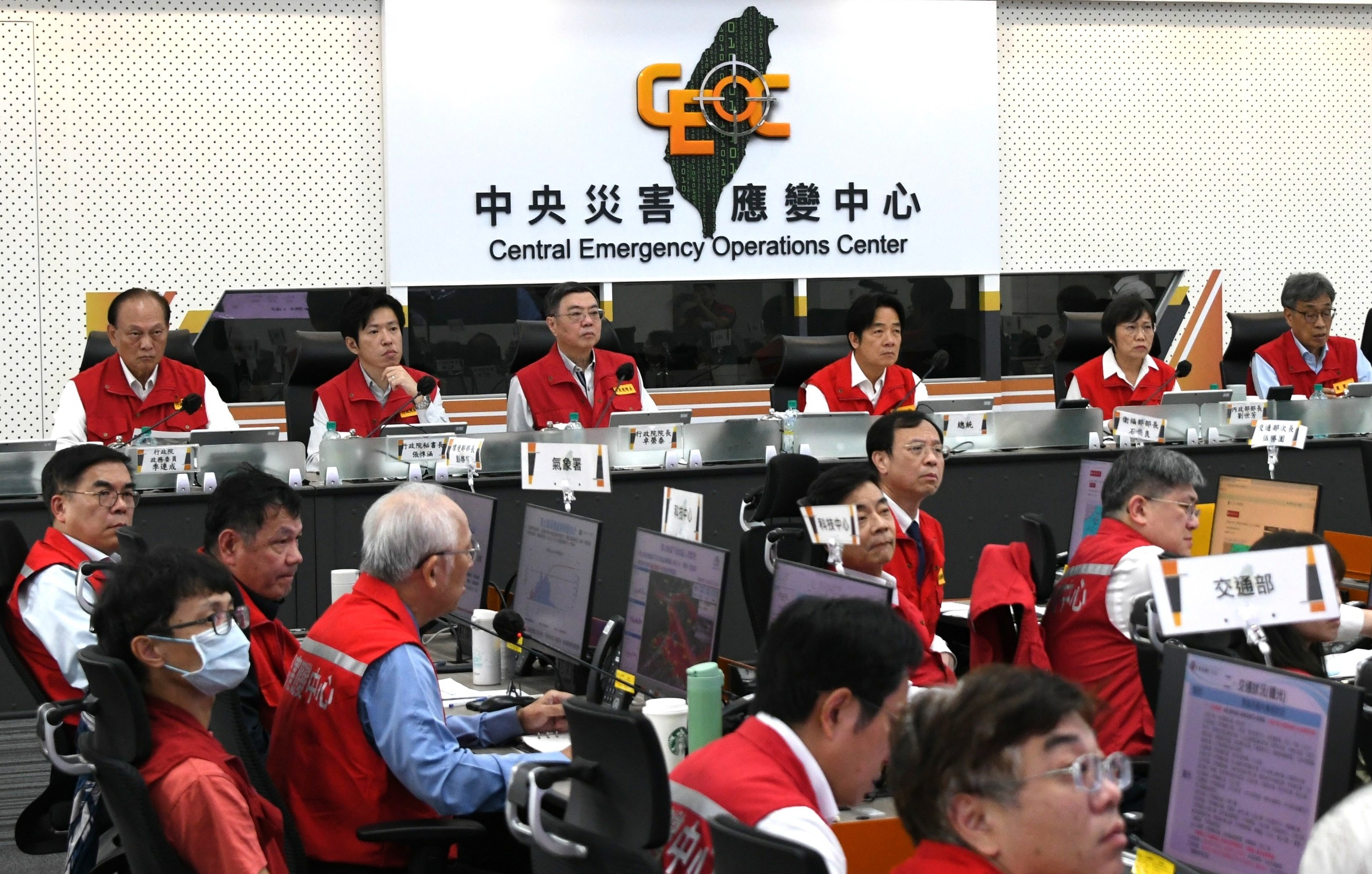 圖1、112年海葵颱風應變期間，總統與行政院長親臨視導中央災害應變中心